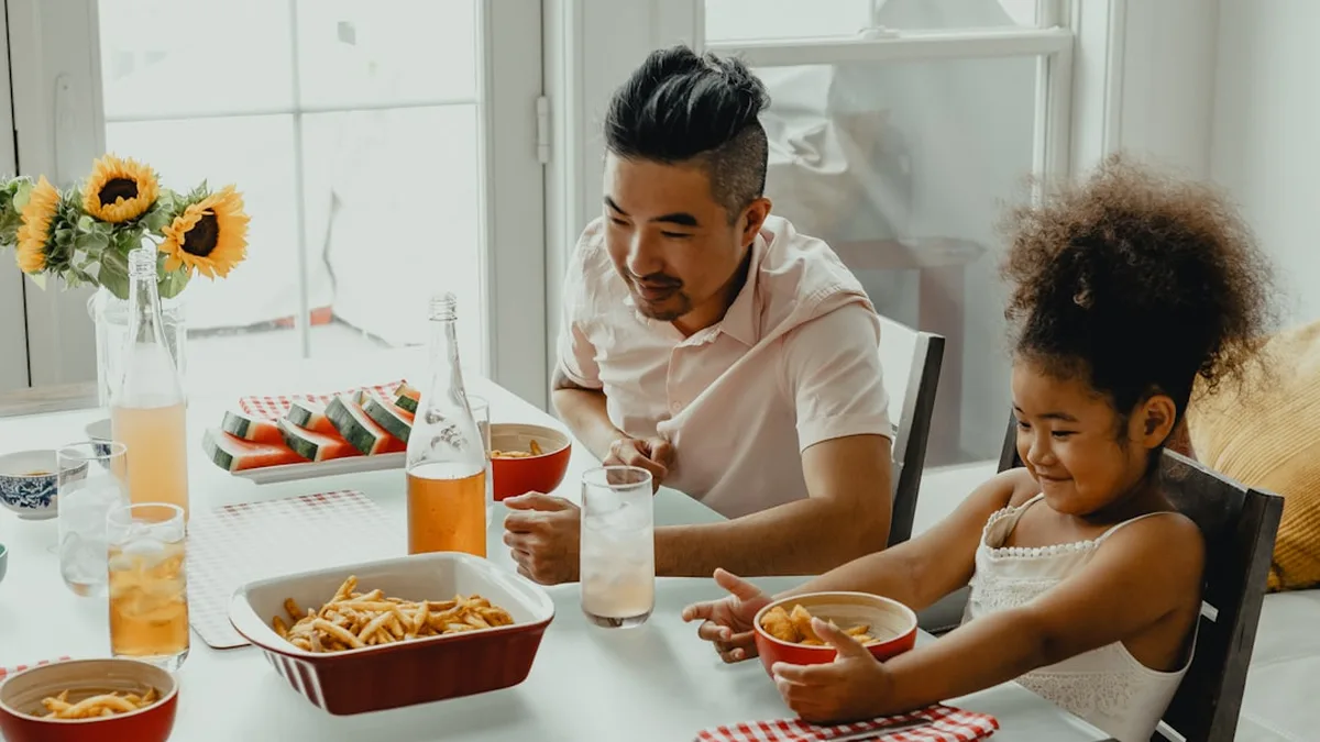 Faire manger des légumes à un enfant : ce que disent les repères, et ce que les parents observent